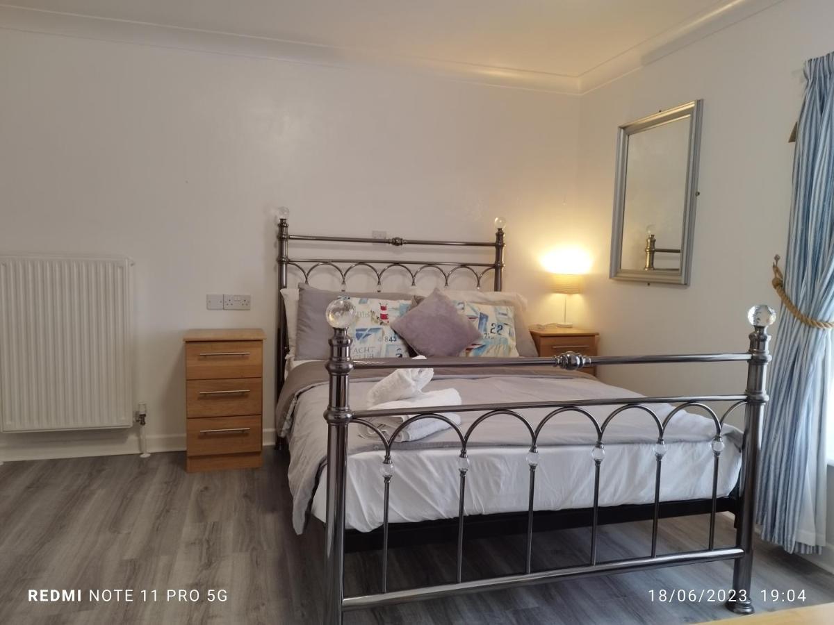 Standard Double Room,1414776108:JPEG