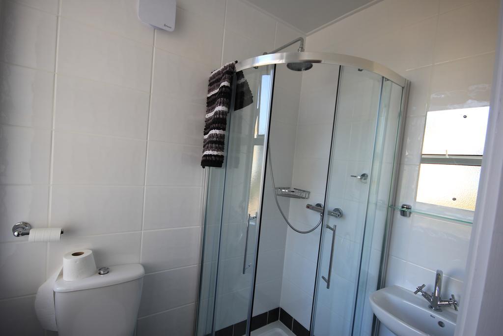 Single Room,216531746:JPEG