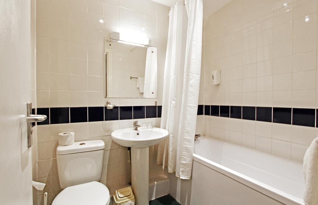 Single Room,746624246:JPEG