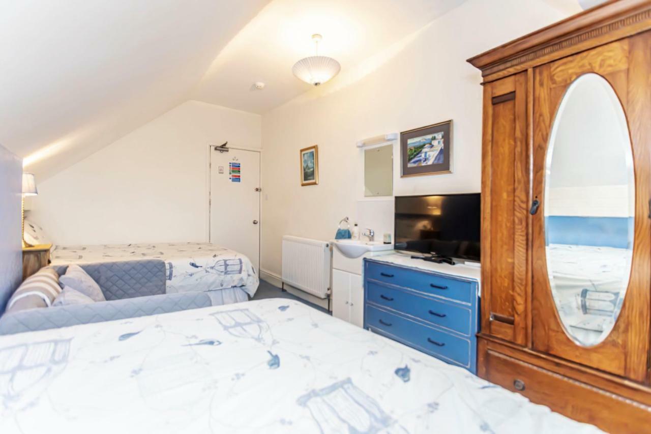 Triple Room with Shared Bathroom
